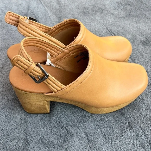 Universal Thread Tan Mules - Picture 5 of 6
